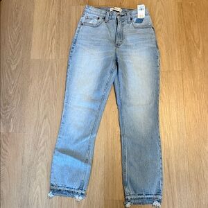 Abercrombie & Fitch High Rise Mom Jeans
